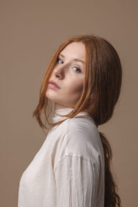 beiger hintergrund portrait